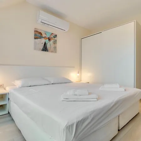 Apartment At - Sea View
