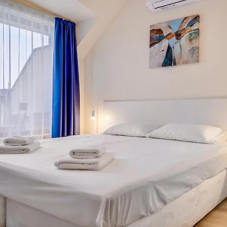 At - Sea View Апартамент